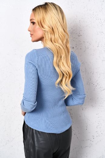 Dopasowana bluzka sweterek prążkowany niebieski